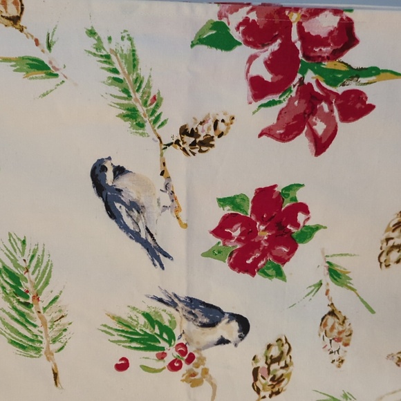 April Cornell Table Runner. - Picture 2 of 7